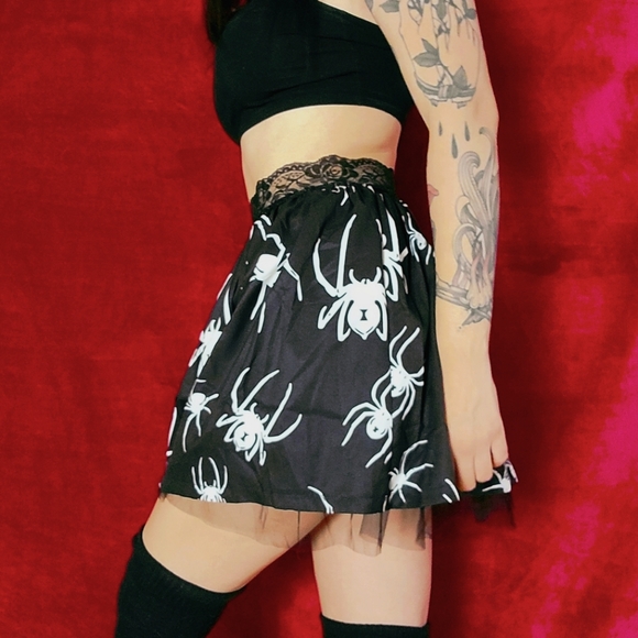 Spider skirt - Picture 3 of 3